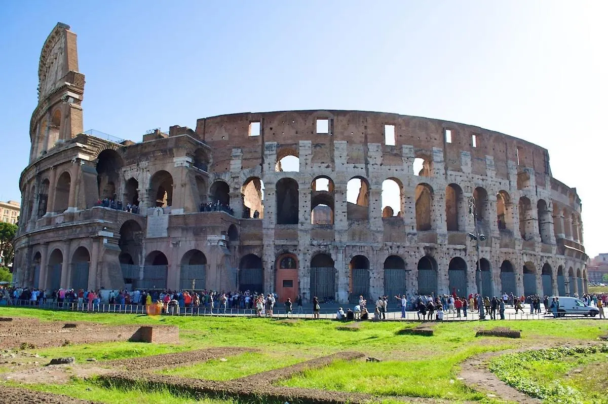 Domus Aurea2 A Stone'S Throw From The Colosseum Rome